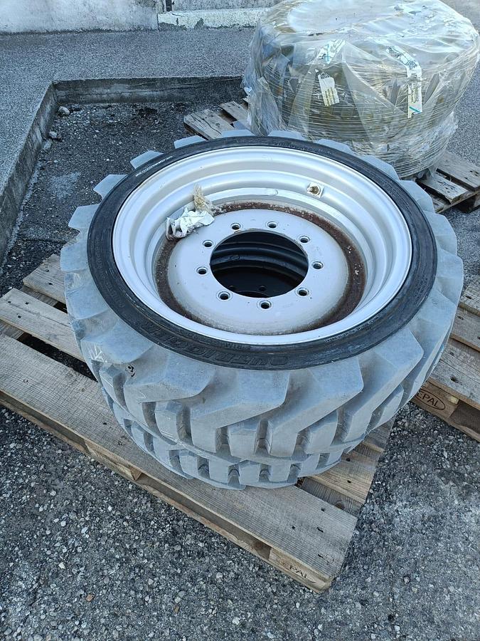 Usato Gomme nuove con cerchio per muletto, bobcat, minipala o mezzi pesanti