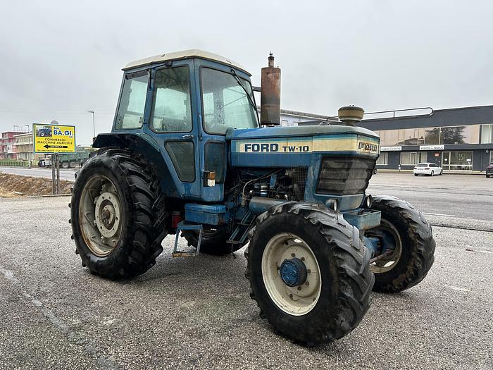 Usato Ford TW10- CV 130- 6 cilindri- anno 1983