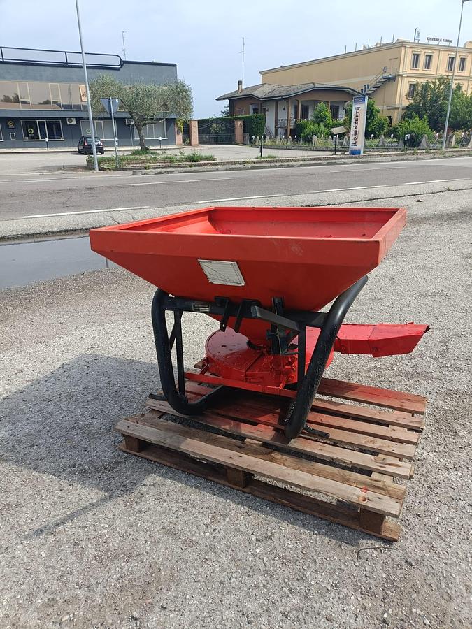 Usato spandiconcime Howard per vigneto o frutteto