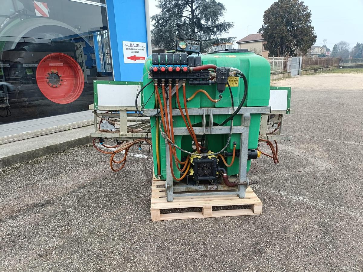 Usato botte da diserbo Caffini da 6q con barre