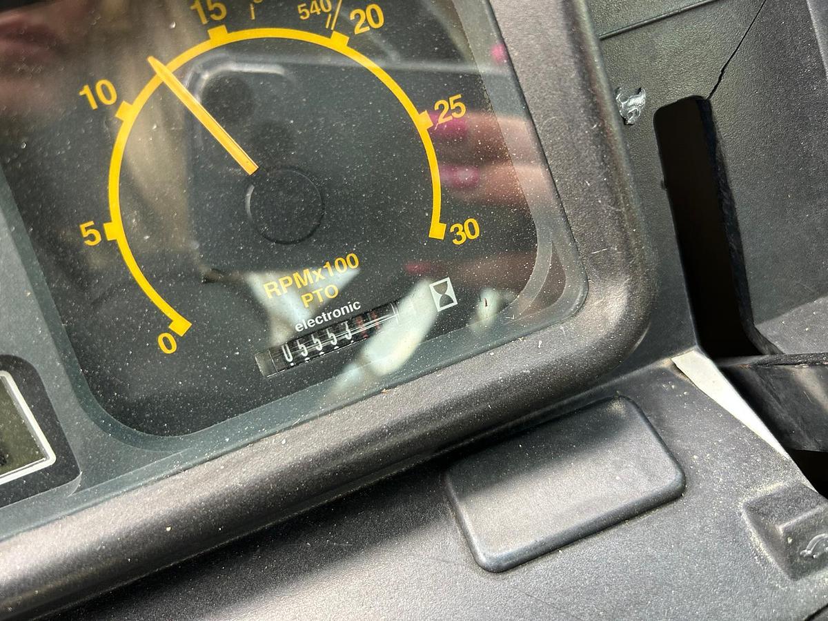 Usato john deere 5615 F-frutteto e vigneto- freni ad olio