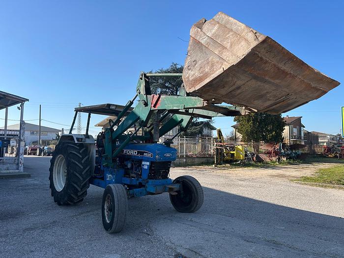 Usato Ford 4630 con caricatore e benna