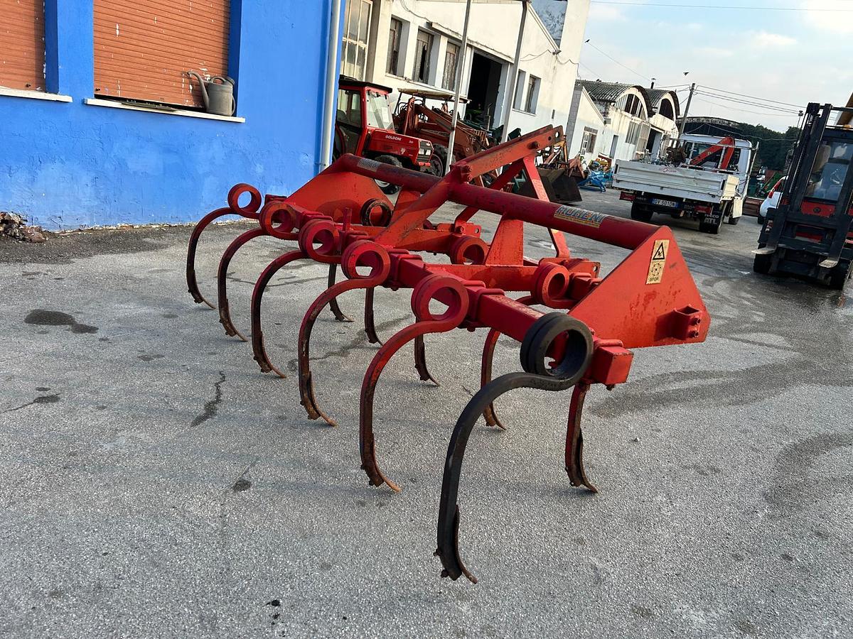 Usato ripuntatore preparatore Moreni mod. 3000 a 11 ancore