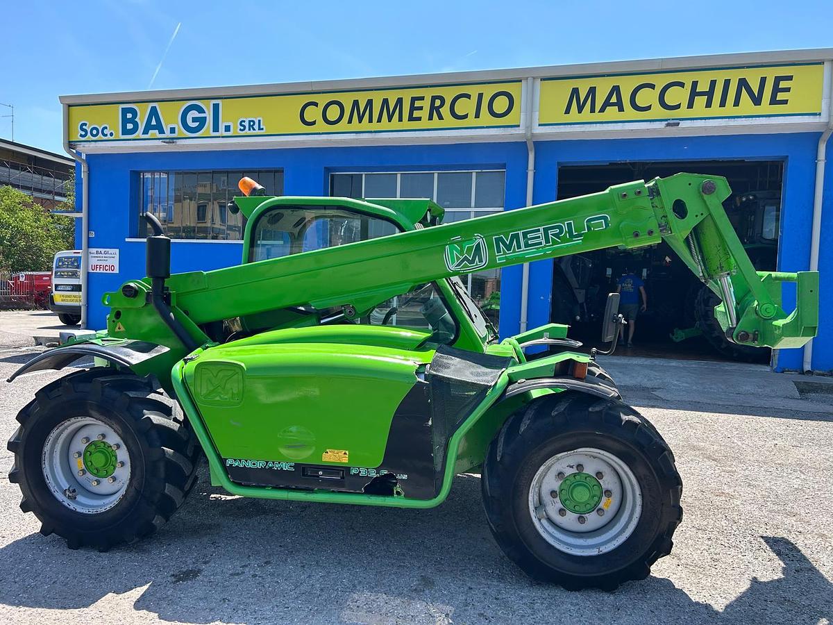 Usato telescopico Merlo P 32.6 con forche da bancali