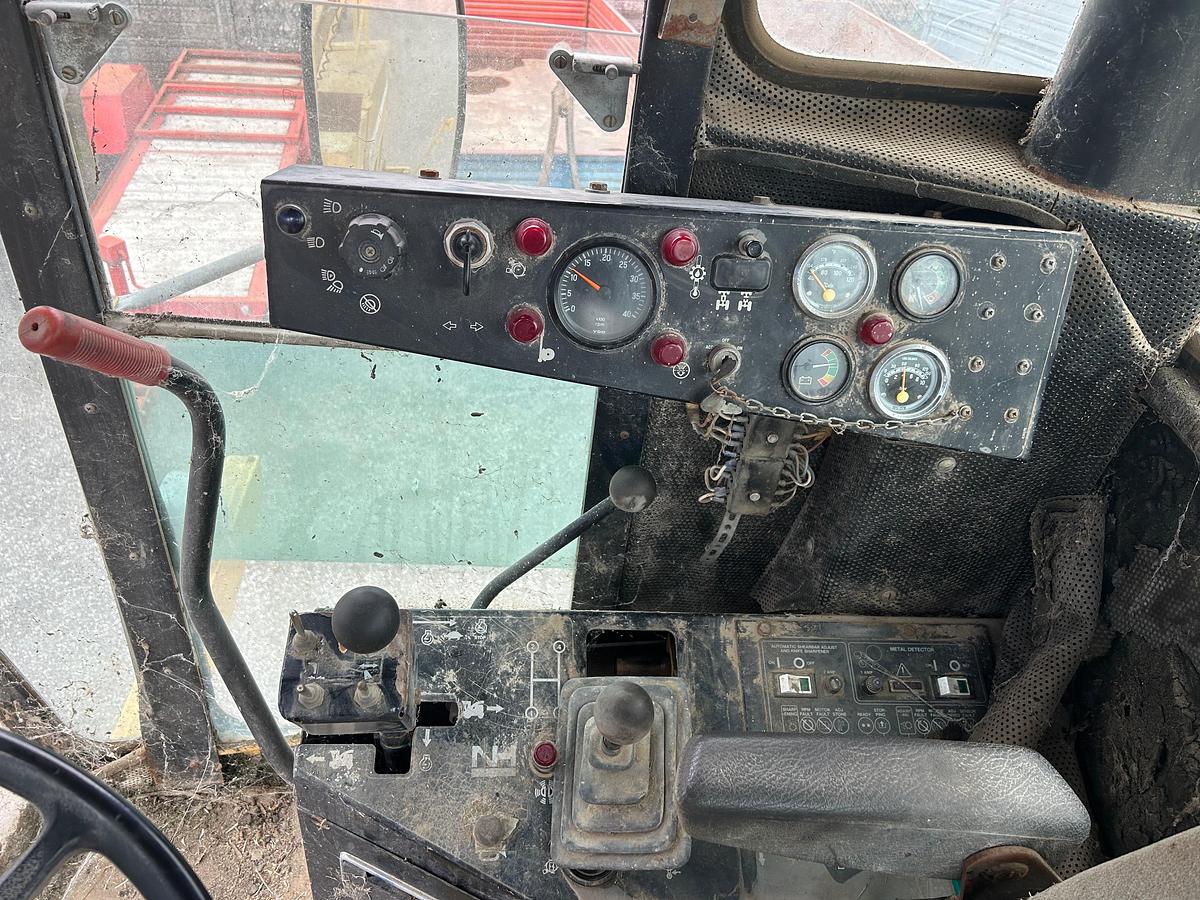 Usato Trincia semovente Ford New Holland 2305 con barra