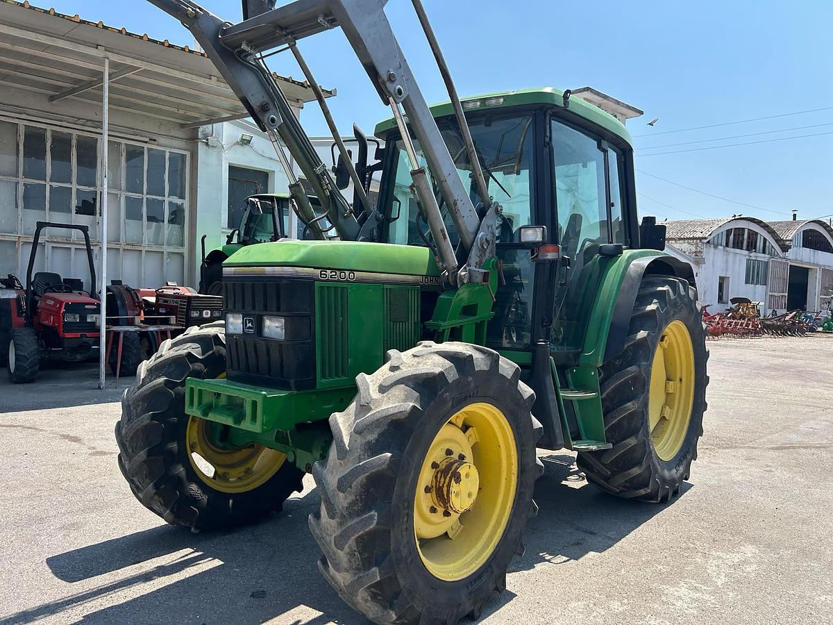 Usato John Deere 6200 caricatore con forche