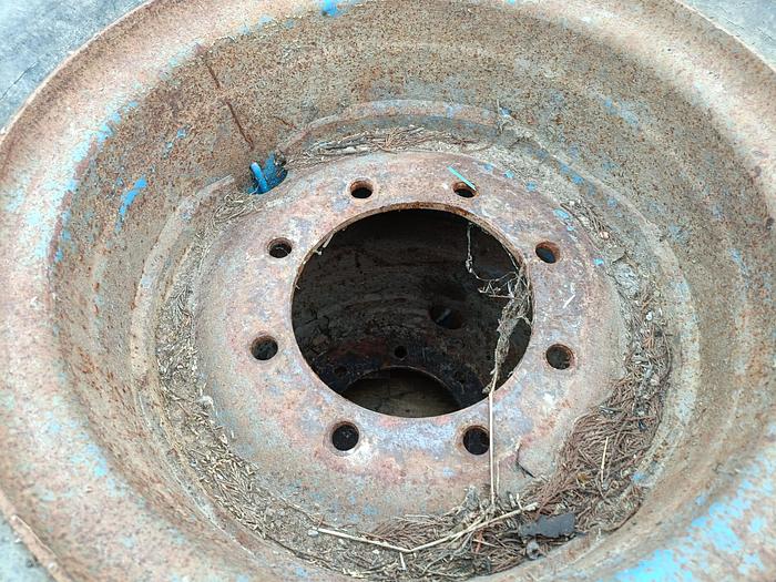 Usato Gomme varie per trattore agricolo o rimorchio (1)