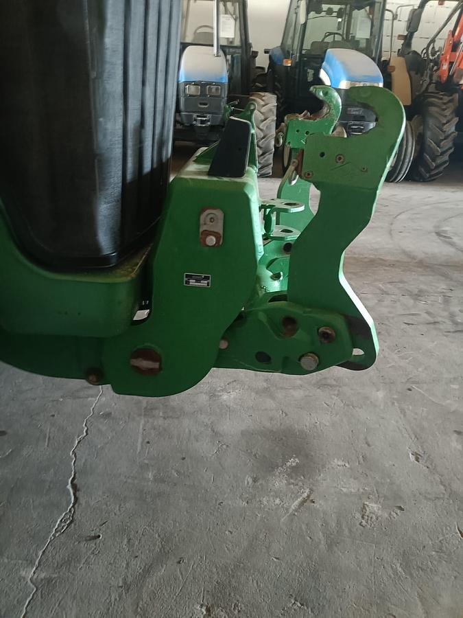 Usato sollevatore anteriore John Deere serie 8000