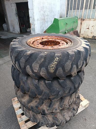 Usato Gomme varie misure per trattore agricolo