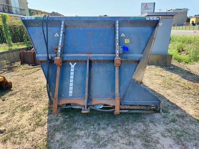 Usato Benna a tramoggia 3000 LT