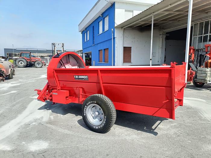 Usato Spandiletame Annovi tipo A40 da vigneto