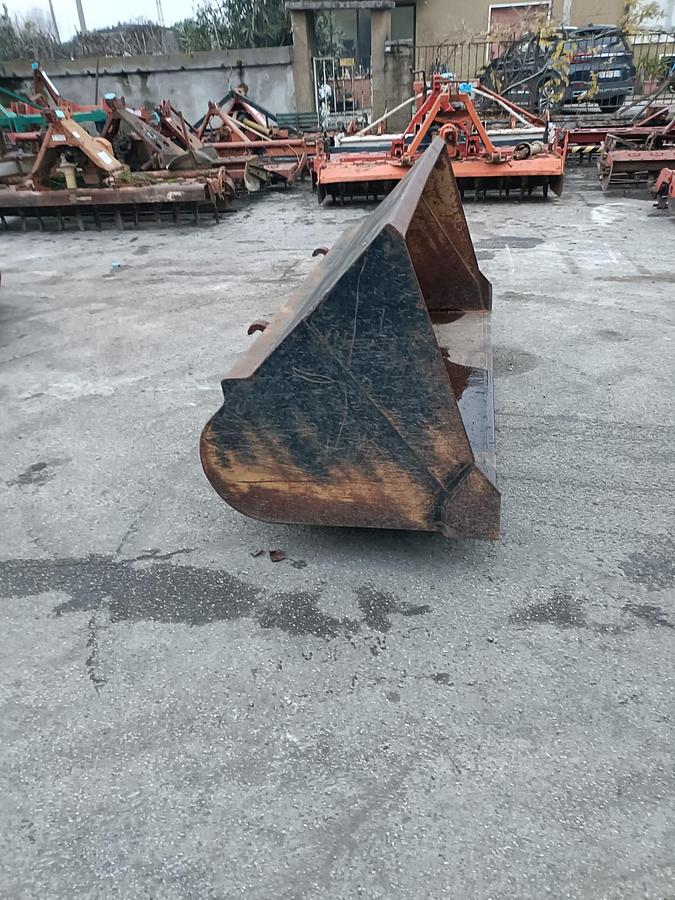 Usato benna usata larghezza 2m