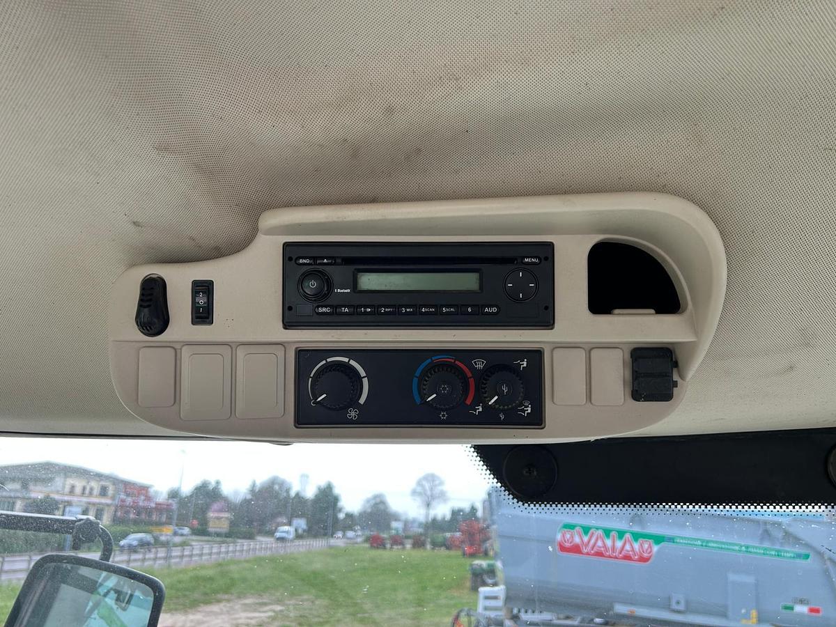 Usato John Deere 6150 R- freni aria e olio 200q- caricatore JD