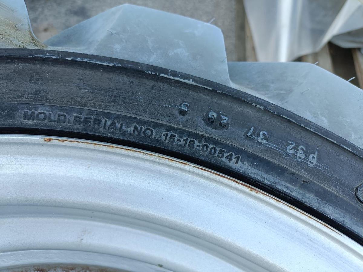 Usato Gomme nuove con cerchio per muletto, bobcat, minipala o mezzi pesanti