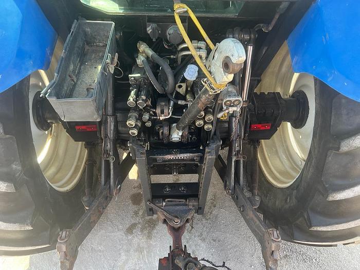 Usato New Holland TS 100 anno 2004 ore 6200 con caricatore