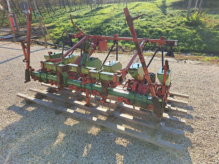 Usato Seminatrice AJ Troster da 6 file per mais lar. 250