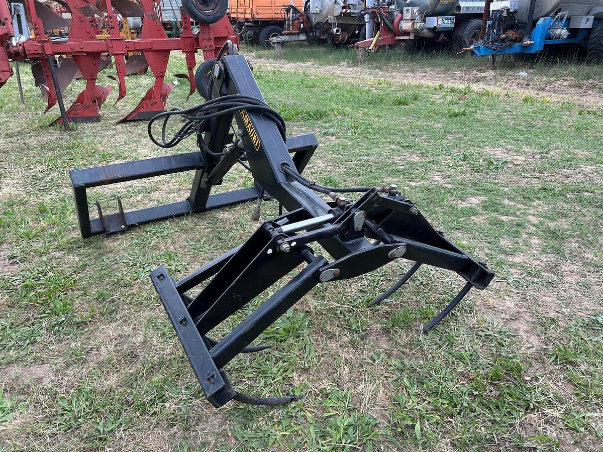 Usato Caricatore posteriore Amagri D3600 idraulico