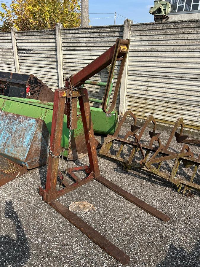 Usato Gru posteriore per trattore agricolo con forche