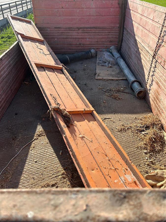 Usato Rimorchio agricolo Artigiano- 50q- targa e libretto