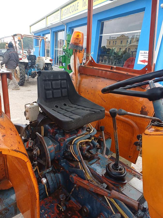 Usato OM 750 con tettuccio di protezione