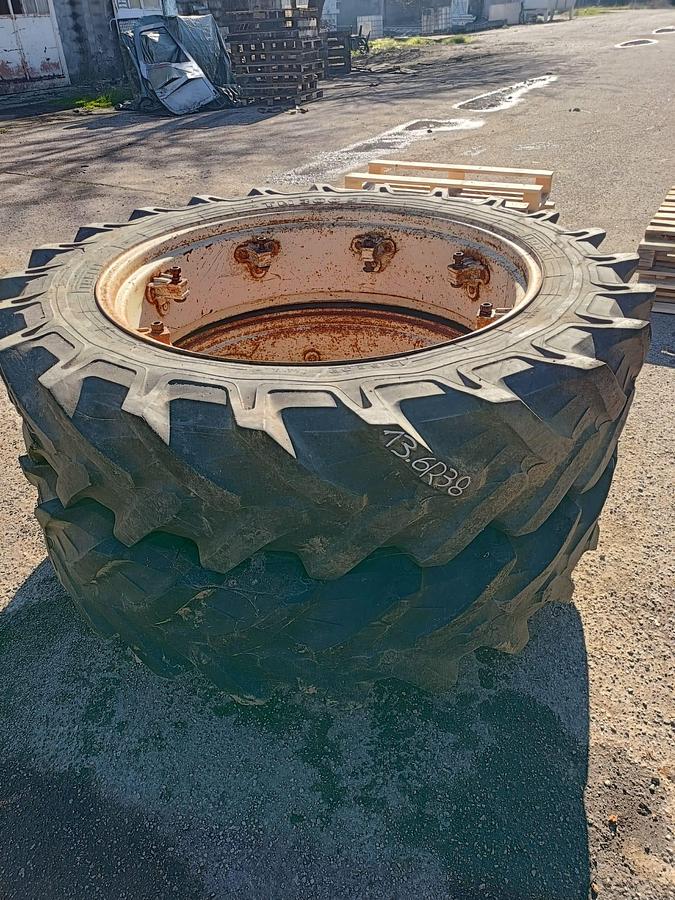 Usato Gomme varie per trattore agricolo o rimorchio (3)