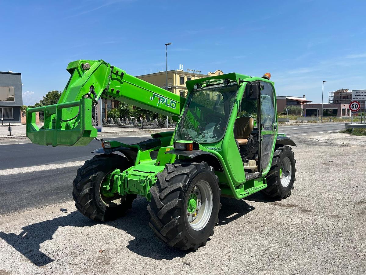 Usato telescopico Merlo P 32.6 con forche da bancali