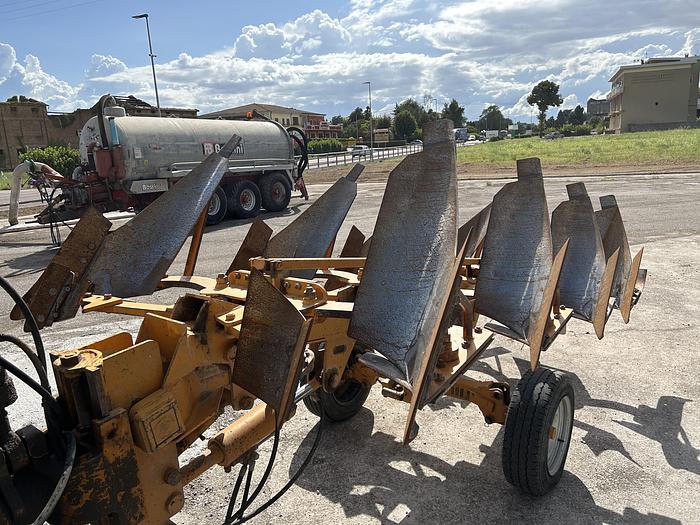 Usato Aratro quadrivomere Mipra modello Taurus