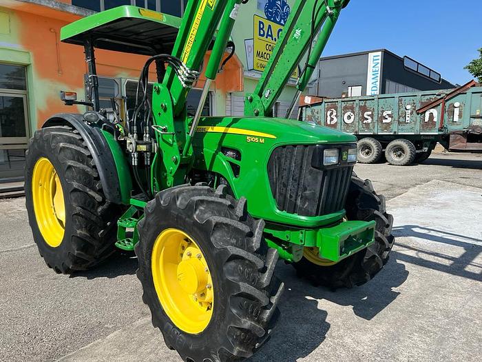 Usato John Deere 5105 M caricatore JD 563- anno 2012