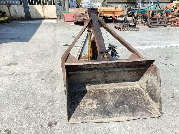 Usato Paletta idraulica posteriore per trattore agricolo