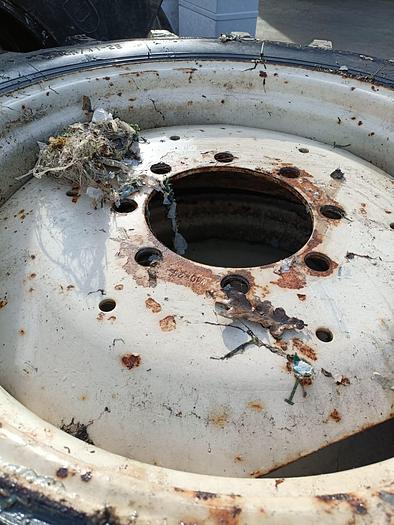 Usato Gomme varie per trattore agricolo o rimorchio (1)