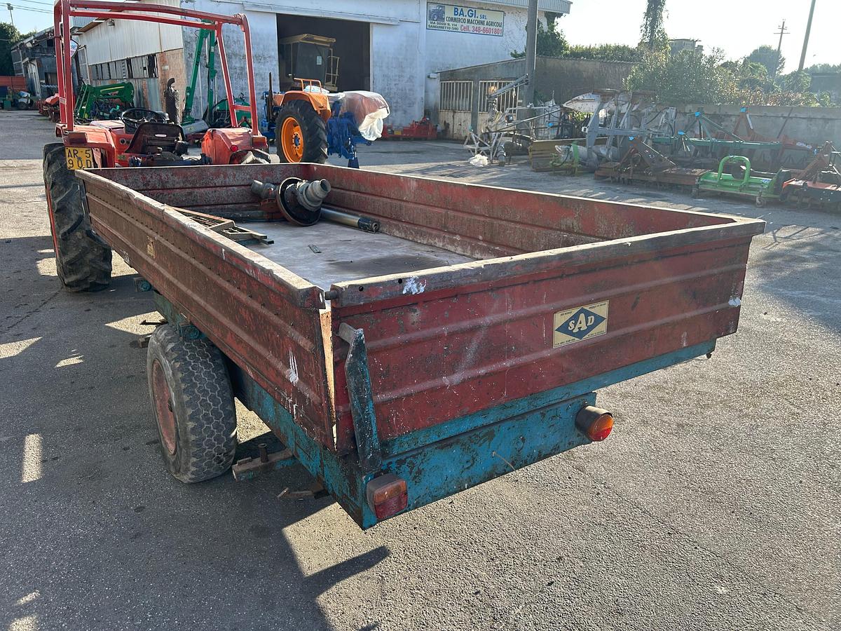 Usato Rimorchio da uva ribaltabile trilaterale- altezza 3,50m