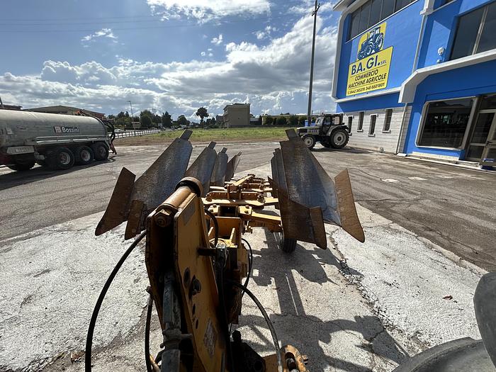 Usato Aratro quadrivomere Mipra modello Taurus