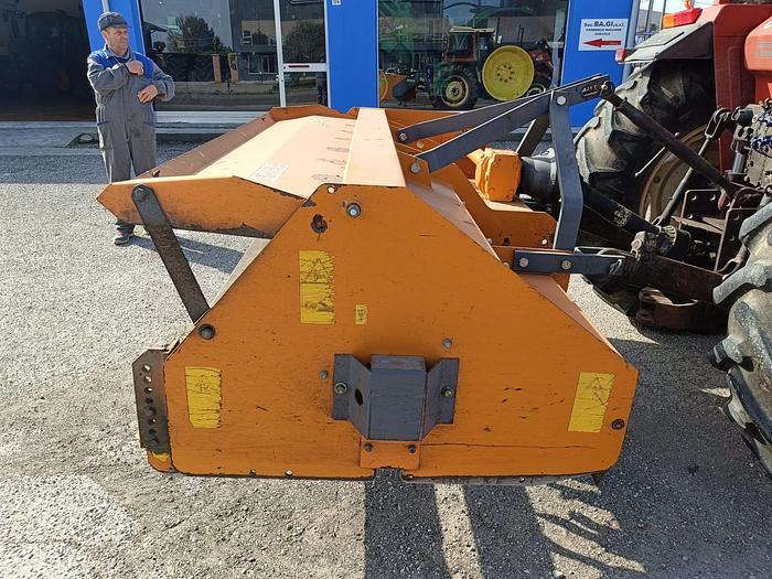 Usato Trincia marca Ferri a coltelli modello F230