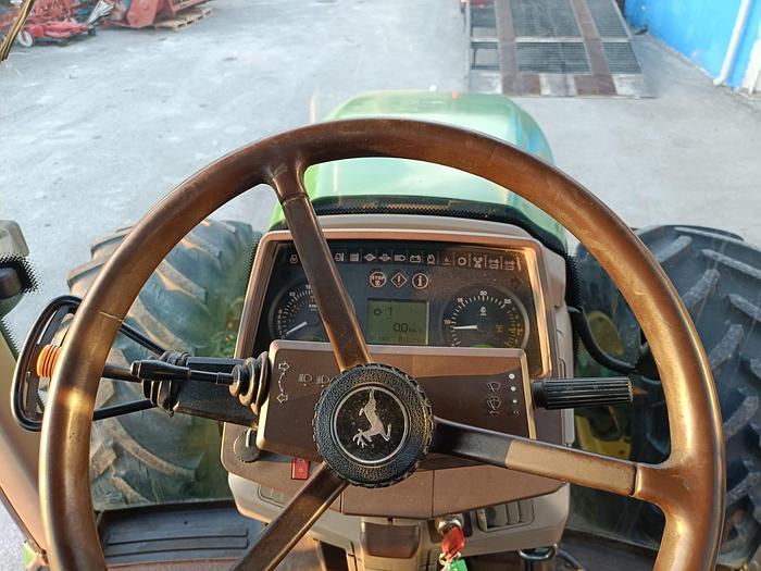 Usato John Deere 6420 con sollevatore e PTO anteriori