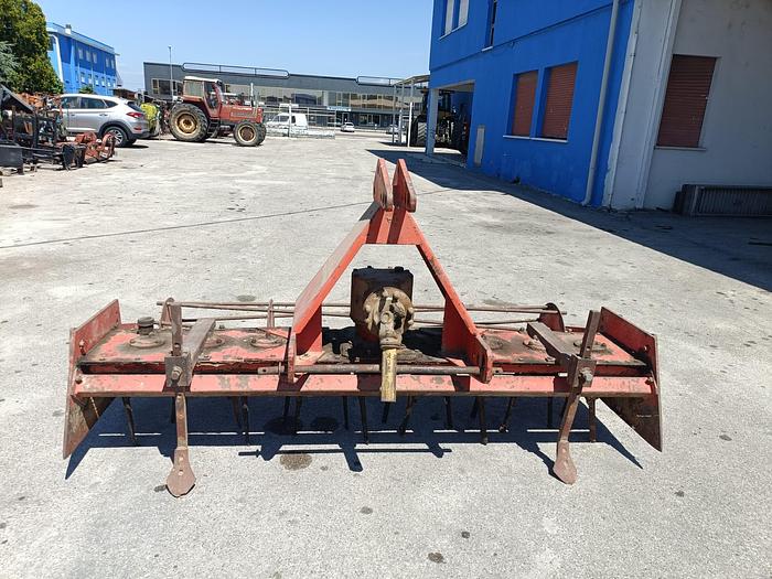 Usato Erpice rotante a denti da 2,30m con rullo a gabbia