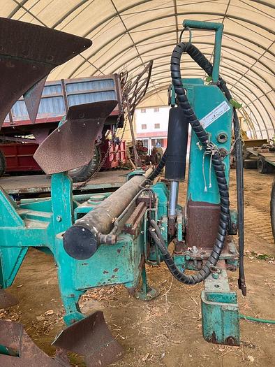 Usato Aratro trivomere Pietro Moro con ali a stecche