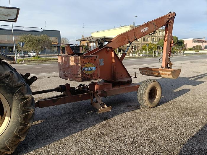 Usato Caricaletame Tomenzoli trainato- staffe idrauliche