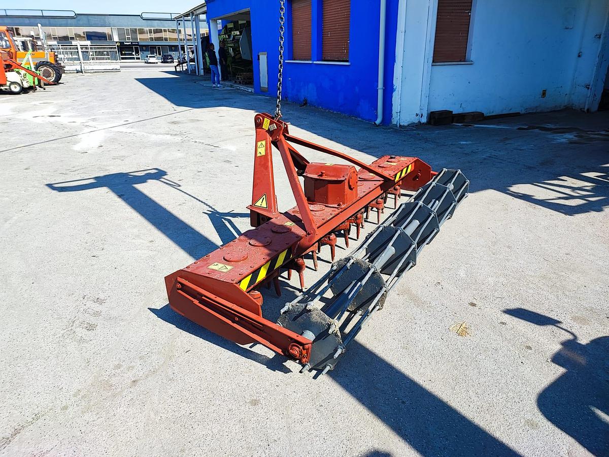 Usato Erpice rotante da 3 metri con rullo a gabbia