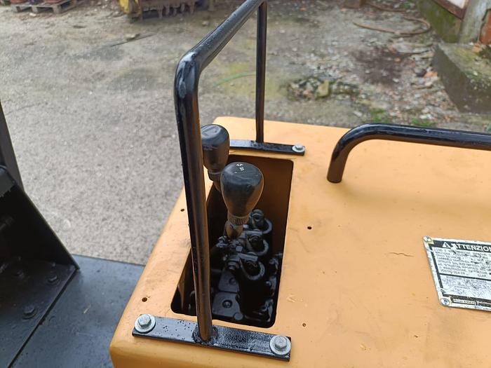 Usato Muletto Caterpillar modello V300