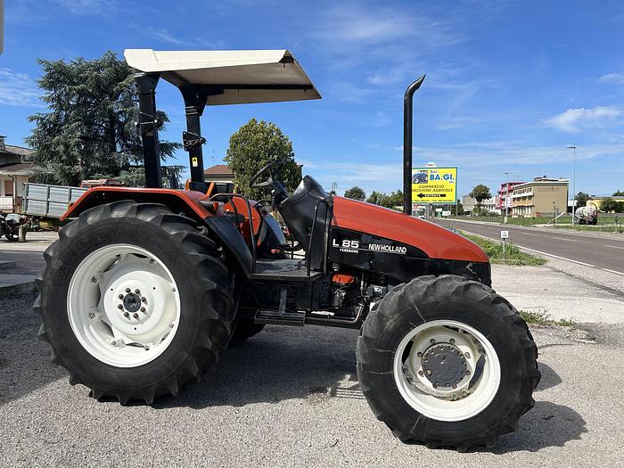 Usato New Holland L 85- CV 85- Cilindri 4- anno 1998