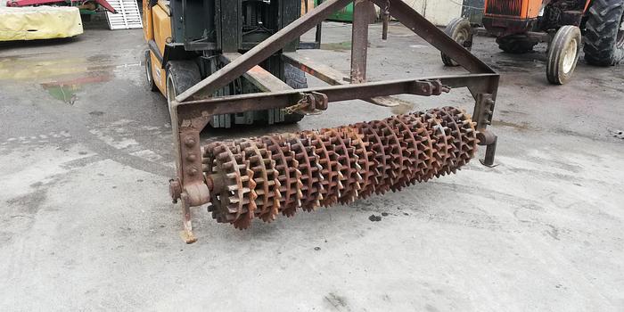 Usato Rullo cilindrico con attacco al 3 punto