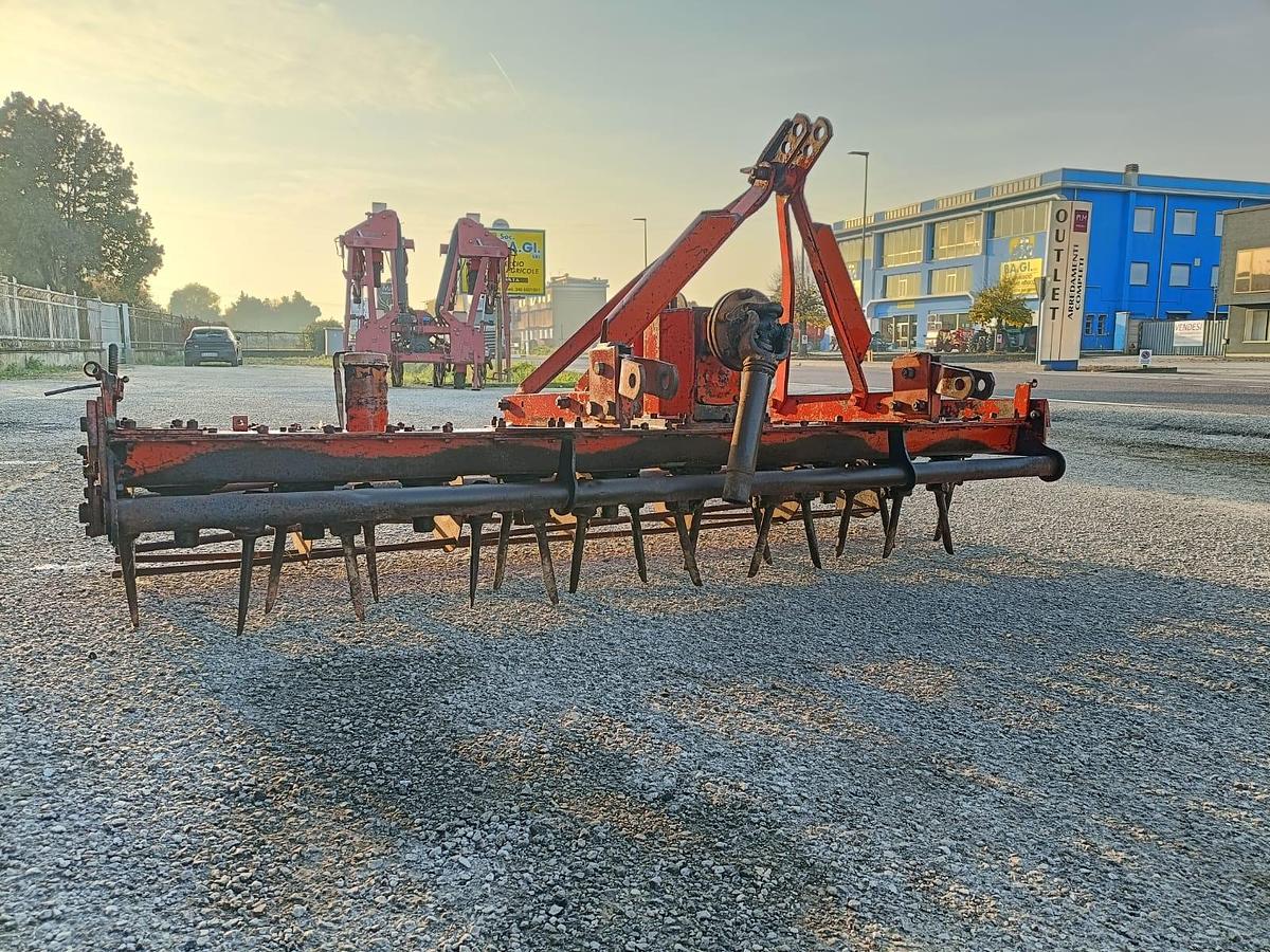 Usato Erpice rotante Breviglieri mod. TV 250 con rullo a gabbia