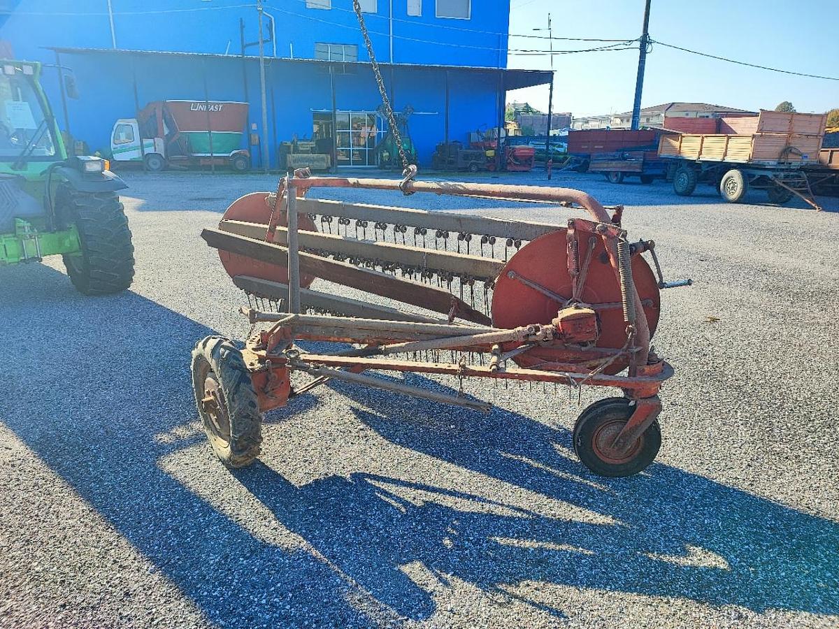 Usato Ranghinatore a pettine trainato