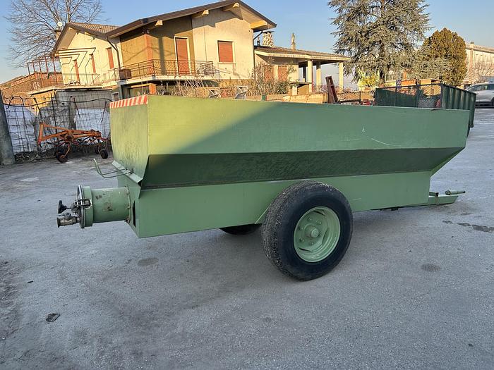 Usato Rimorchietto da uva con coclea sottostante