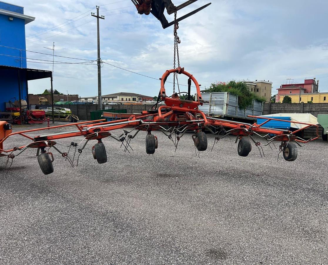 Usato Ranghinatore voltafieno Fella TH 680 D Hydro