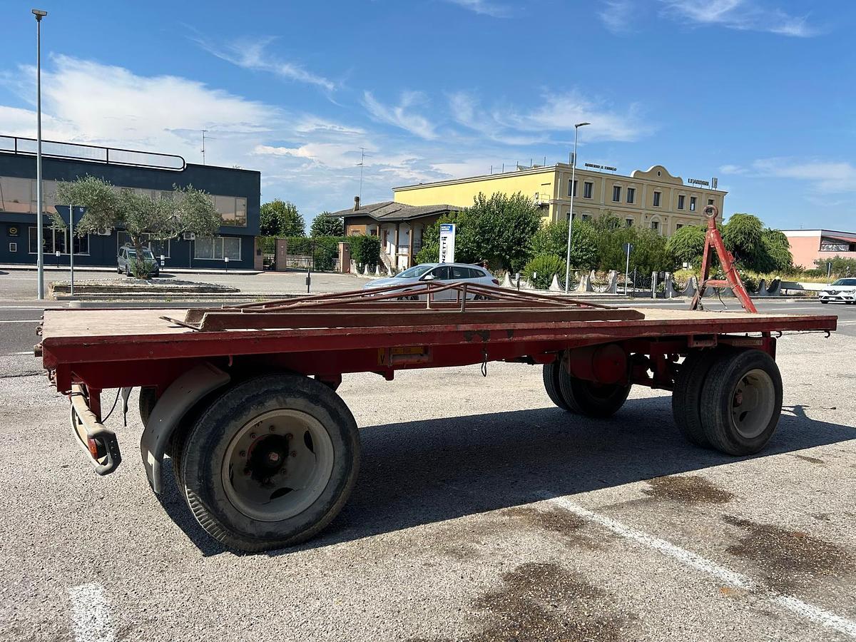 Usato Pianale 2 assi Tecnosima 140 quintali con rampe