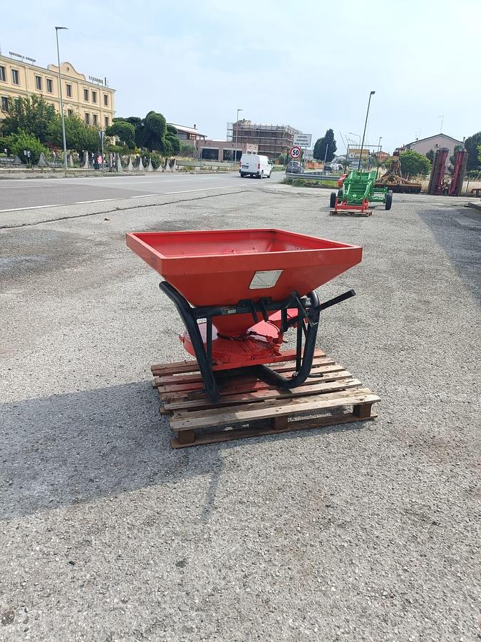 Usato spandiconcime Howard per vigneto o frutteto
