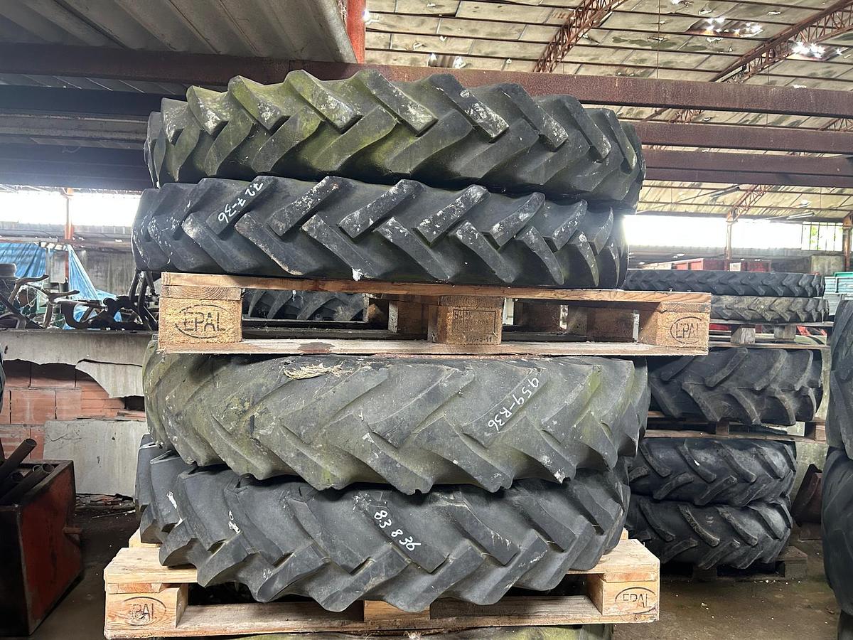 Usato Gomme varie per trattore agricolo o rimorchio (3)
