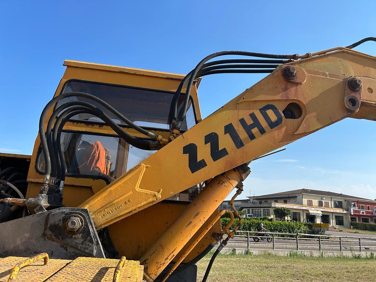 Usato Escavatore Laltesi 221 HD con benna da fossi- tara 130 q