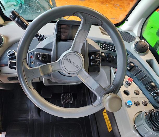 Usato Telescopico agricolo Merlo TF 33.9 CS- due sfili